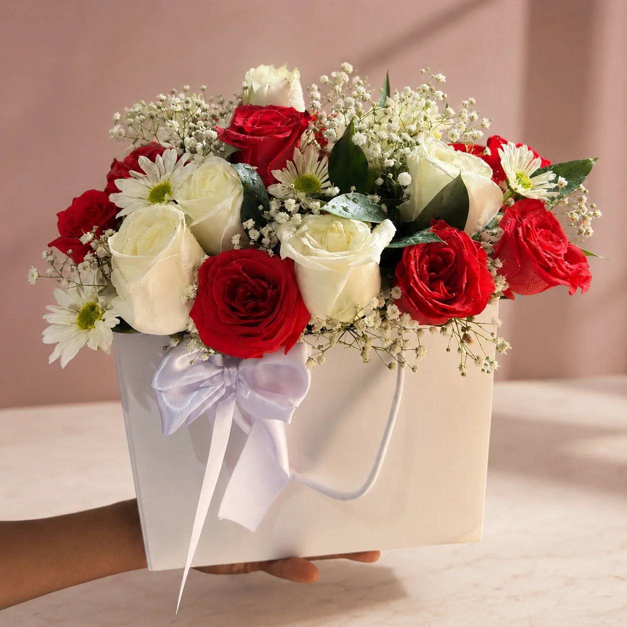 Bolsa Regalo Rojo y Blanco - Floristería Floripondio Cartagena
