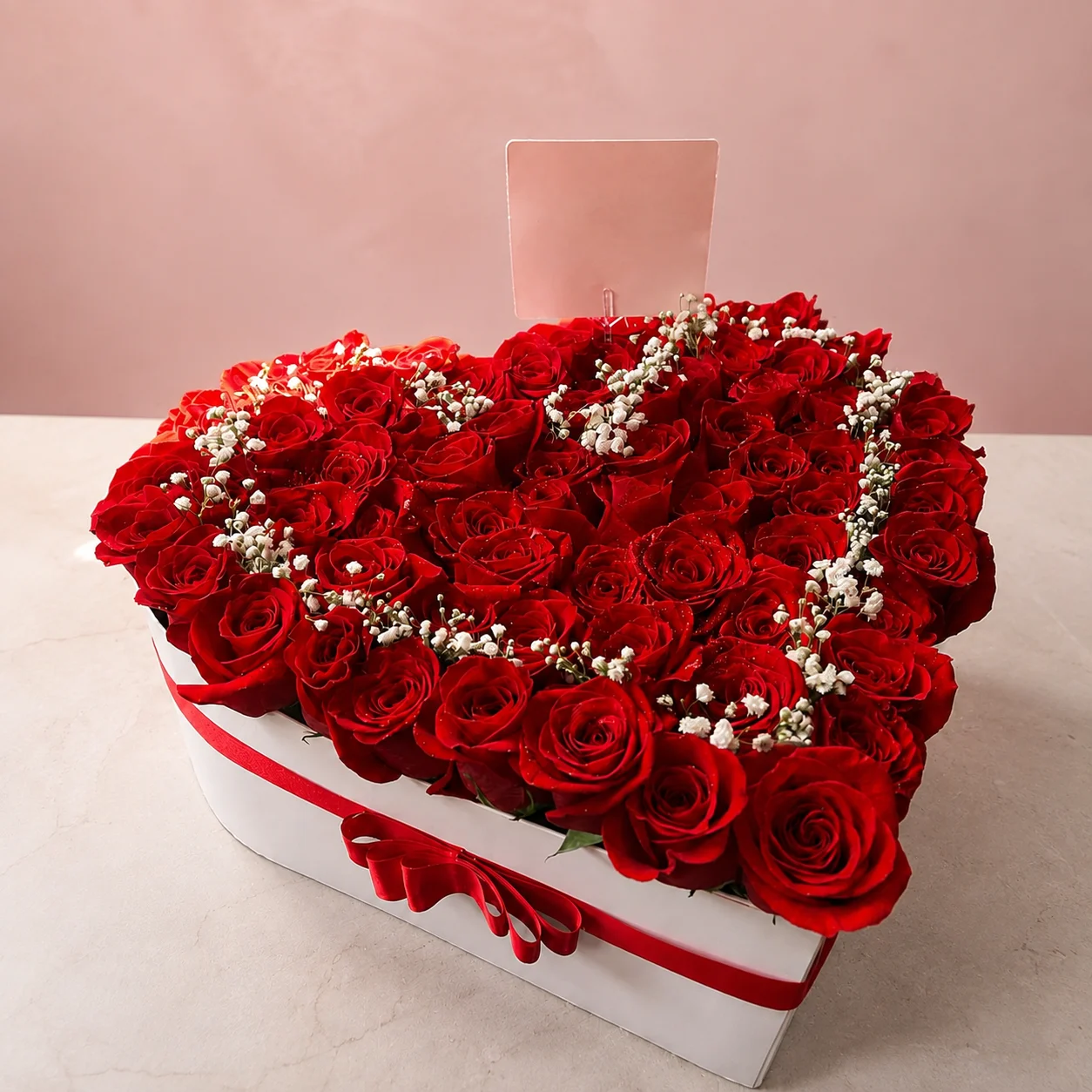 Corazón Blanco de Rosas Rojas - Floristería Floripondio Cartagena